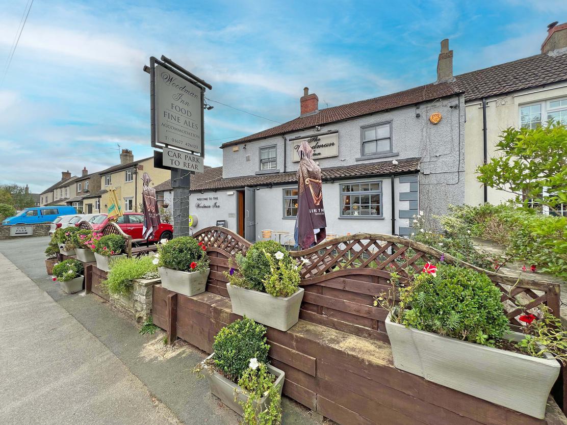 Bedale North Yorkshire - The Woodman Inn exterior